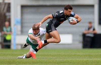 110525 - Exeter Chiefs v Northampton Saints - Gallagher Premiership - Henry Slade of Exeter is tackled by Ed Prowse of Northampton 