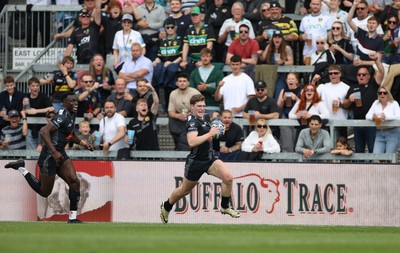 110525 - Exeter Chiefs v Northampton Saints - Gallagher Premiership - Nick Lilley of Exeter runs in to score a try on his debut