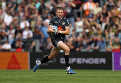 110525 - Exeter Chiefs v Northampton Saints - Gallagher Premiership - Harvey Skinner of Exeter runs in to score a try