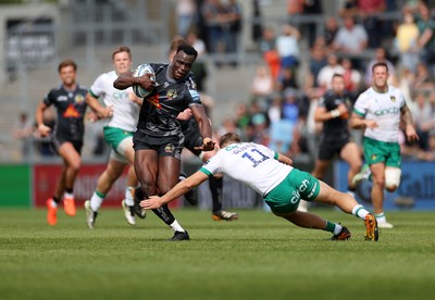 110525 - Exeter Chiefs v Northampton Saints - Gallagher Premiership - Paul Brown-Bampoe of Exeter makes a break to score a try