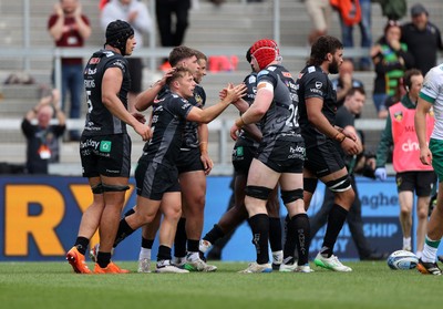 110525 - Exeter Chiefs v Northampton Saints - Gallagher Premiership - Martin Moloney of Exeter celebrates scoring a try with team mates