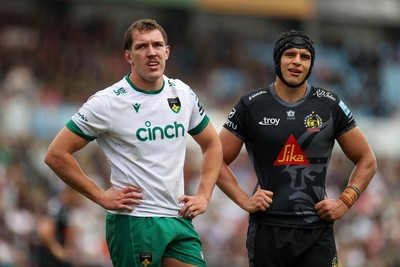 110525 - Exeter Chiefs v Northampton Saints - Gallagher Premiership - Tom Lockett of Northampton and Dafydd Jenkins of Exeter 