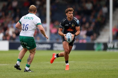 110525 - Exeter Chiefs v Northampton Saints - Gallagher Premiership - Henry Slade of Exeter 