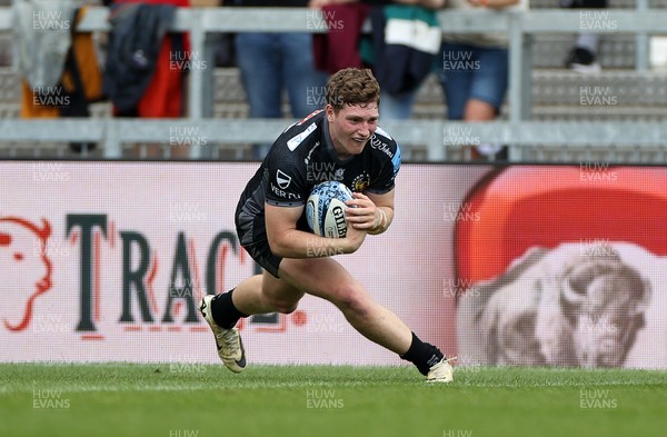 110525 - Exeter Chiefs v Northampton Saints - Gallagher Premiership - Nick Lilley of Exeter runs in to score a try on his debut