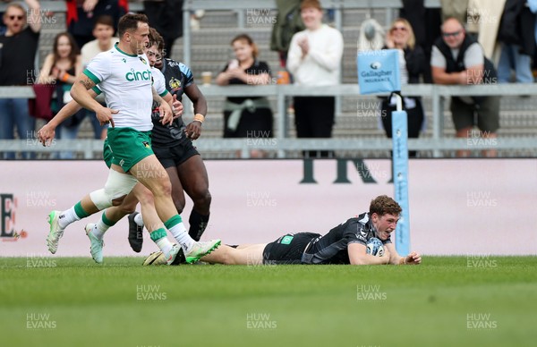 110525 - Exeter Chiefs v Northampton Saints - Gallagher Premiership - Nick Lilley of Exeter runs in to score a try on his debut