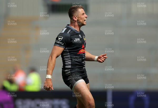 110525 - Exeter Chiefs v Northampton Saints - Gallagher Premiership - Harvey Skinner of Exeter celebrates scoring a try