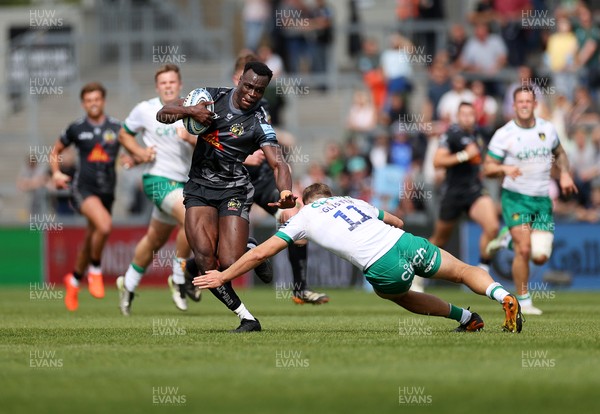 110525 - Exeter Chiefs v Northampton Saints - Gallagher Premiership - Paul Brown-Bampoe of Exeter makes a break to score a try