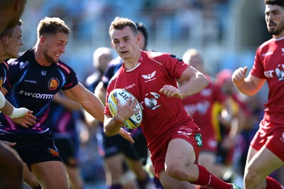 130816 - Exeter Chiefs v Scarlets - Preseason Friendly -Ioan Nicholas of Scarlets looks for a way through