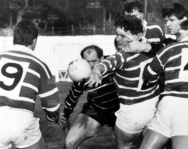 171288 - Felinfoel v Bridgend - Wayne Hall of Bridgend releases the ball