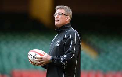 141114 - Fiji Rugby Training -John McKee during training