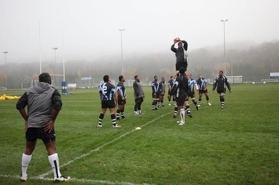 16.11.10.. Fiji Rugby Training session, Treforest -  The Fiji squad training in the morning fog at Treforest 