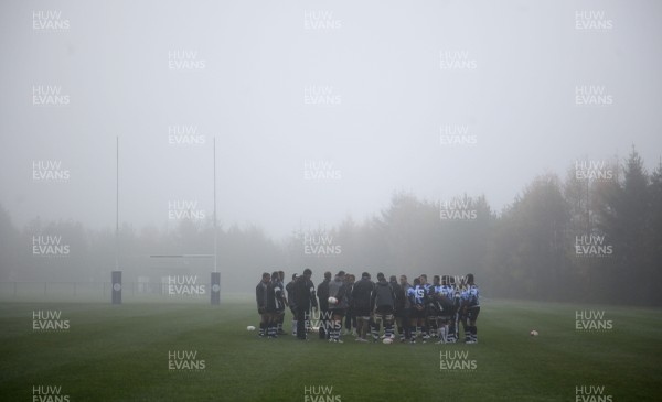 16.11.10.. Fiji Rugby Training session, Treforest -  The Fiji squad training in the morning fog at Treforest 