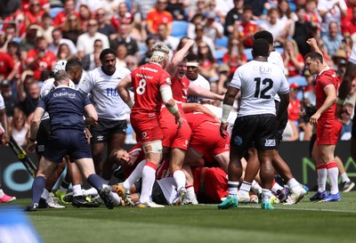 040726 - Fiji v Wales - Nations Championship - Jac Morgan of Wales gets over the line too score a try