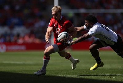 040726 - Fiji v Wales - Nations Championship - Blair Murray of Wales is challenged by Kalaveti Ravouvou of Fiji 
