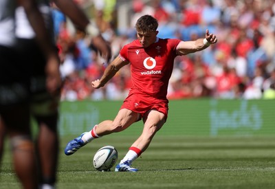 040726 - Fiji v Wales - Nations Championship - Dan Edwards of Wales 