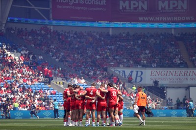040726 - Fiji v Wales - Nations Championship - Wales team huddle
