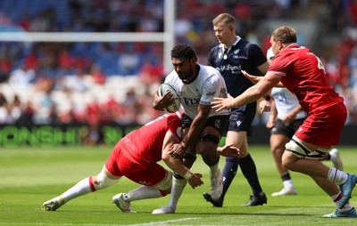 040726 - Fiji v Wales, Nations Championship - Kitione Salawa of Fiji takes on Jac Morgan of Wales and Ben Carter of Wales