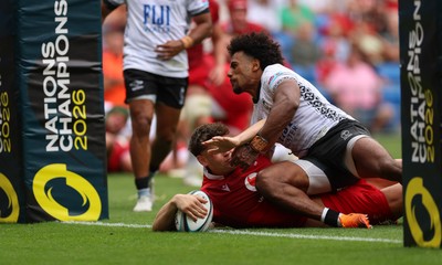 040726 - Fiji v Wales, Nations Championship - Eddie James of Wales dives in to score the final try