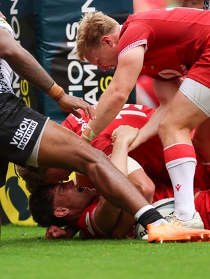 040726 - Fiji v Wales, Nations Championship - Eddie James of Wales dives in to score the final try