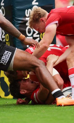 040726 - Fiji v Wales, Nations Championship - Eddie James of Wales dives in to score the final try