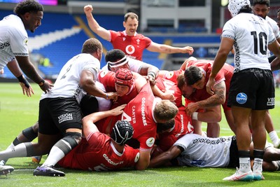 040726 - Fiji v Wales - Nations Championship - Wales power over to score a try
