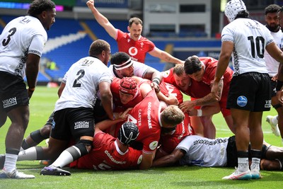 040726 - Fiji v Wales - Nations Championship - Wales power over to score a try