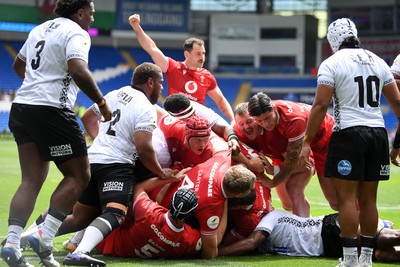 040726 - Fiji v Wales - Nations Championship - Wales power over to score a try