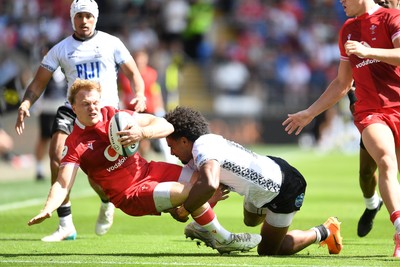 040726 - Fiji v Wales - Nations Championship - Blair Murray of Wales is challenged by Selestino Ravutaumada of Fiji