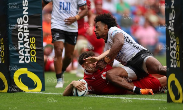 040726 - Fiji v Wales, Nations Championship - Eddie James of Wales dives in to score the final try