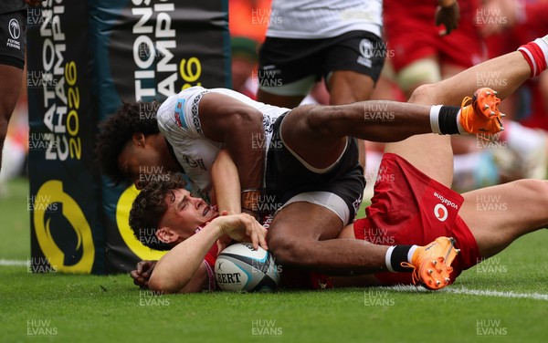 040726 - Fiji v Wales, Nations Championship - Eddie James of Wales dives in to score the final try
