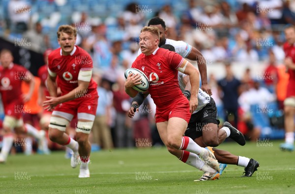 040726 - Fiji v Wales, Nations Championship - Sam Costelow of Wales breaks away