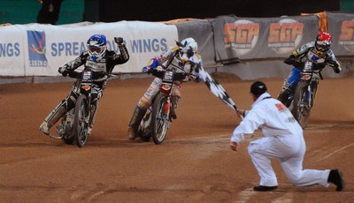 10.07.10 - FIM British Speedway Grand Prix Chris Holder takes the chequered flag ahead of Jason Crump to win the final 