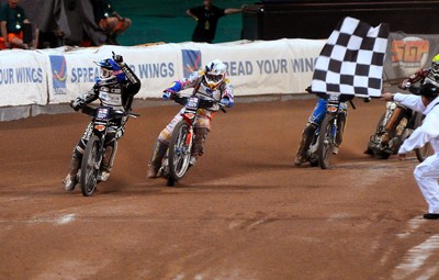 10.07.10 - FIM British Speedway Grand Prix Chris Holder takes the chequered flag ahead of Jason Crump to win the final 