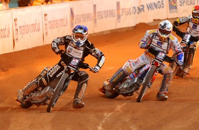 10.07.10 - FIM British Speedway Grand Prix Chris Holder (L) beats Jason Crump to win the final 