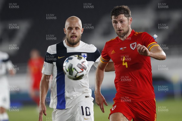 030920 - Finland v Wales - UEFA Nations League - Teemu Pukki of Finland and Ben Davies of Wales compete