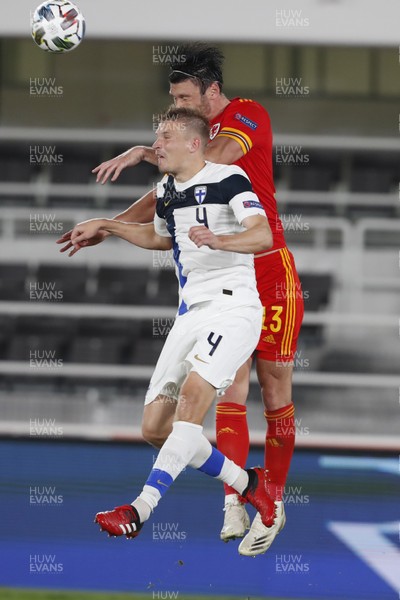 030920 - Finland v Wales - UEFA Nations League - Juhani Ojala of Finland and Kieffer Moore of Wales compete in the air
