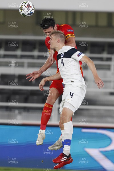 030920 - Finland v Wales - UEFA Nations League - Juhani Ojala of Finland and Kieffer Moore of Wales compete in the air