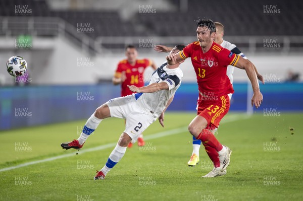 030920 - Finland v Wales - UEFA Nations League - Daniel O�Shaughnessy of Finland and Kieffer Moore of Wales