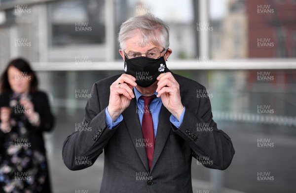 120521 - First Day of Welsh Parliament at the Senedd in Cardiff Bay - Mark Drakeford MS put on a face mask during the first day of Welsh Parliament at the Senedd in Cardiff Bay