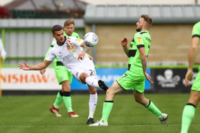 061018 - Forest Green Rovers v Newport County - EFL SkyBet League 2 - Tyreeq Bakinson of Newport County beats Paul Digby of Forest Green Rovers to a high ball 