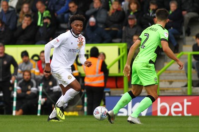 061018 - Forest Green Rovers v Newport County - EFL SkyBet League 2 - Antoine Semenyo of Newport County takes on Liam Shephard of Forest Green Rovers