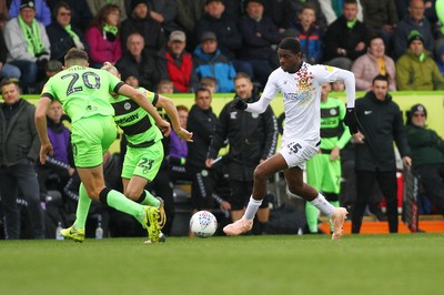 061018 - Forest Green Rovers v Newport County - EFL SkyBet League 2 - Tyreeq Bakinson of Newport County takes on Paul Digby of Forest Green Rovers
