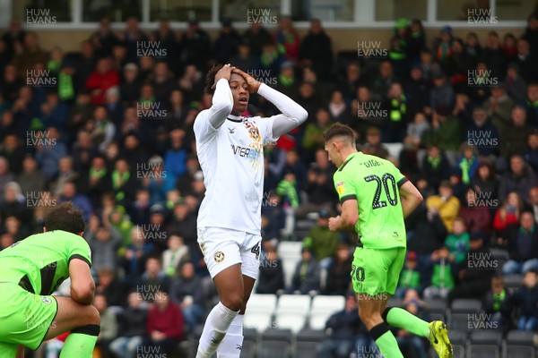 061018 - Forest Green Rovers v Newport County - EFL SkyBet League 2 - Antoine Semenyo of Newport County is frustrated at missing a chance