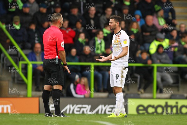 061018 - Forest Green Rovers v Newport County - EFL SkyBet League 2 - Padraig Amond of Newport County appeals to referee Tim Robson