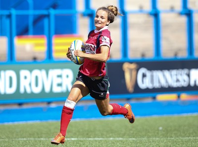 280816 - National Foster's 7s - Jasmine Joyce of Scarlets races away to score try during the Scarlets match against Ospreys in the Women's Championship