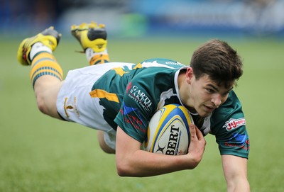 280816 - National Foster's 7s - Merthyr's Adam Hoskins dives in to score try during the match against Ebbw Vale