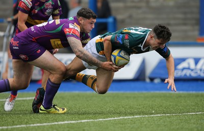 280816 - National Foster's 7s - Merthyr's Owen Jones powers over to score try during the match against Ebbw Vale