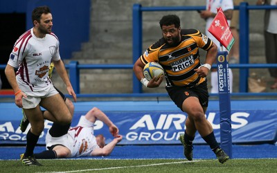 280816 - National Foster's 7s - Newport's Wes Cunliffe scores the winning try against Swansea