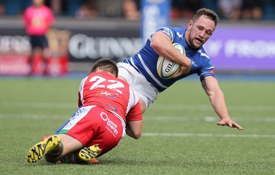 280816 - National Foster's 7s - Bridgend's Gareth Beer is tackled by Llandovery's Shaun Pearce