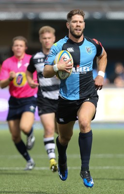 280816 - National Foster's 7s - Cardiff's Jacob Urwin races in to score try against Cross Keys